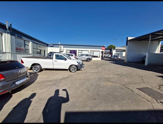 3,000M² SHOWROOM FOR SALE IN LYNDHURST